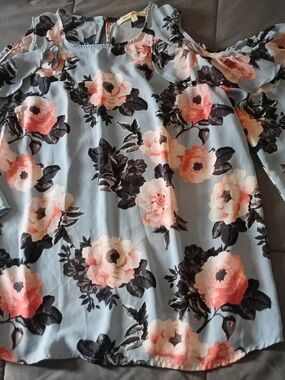 Wishful Park floral logo label Cold Shoulder  in cream, blue, pink